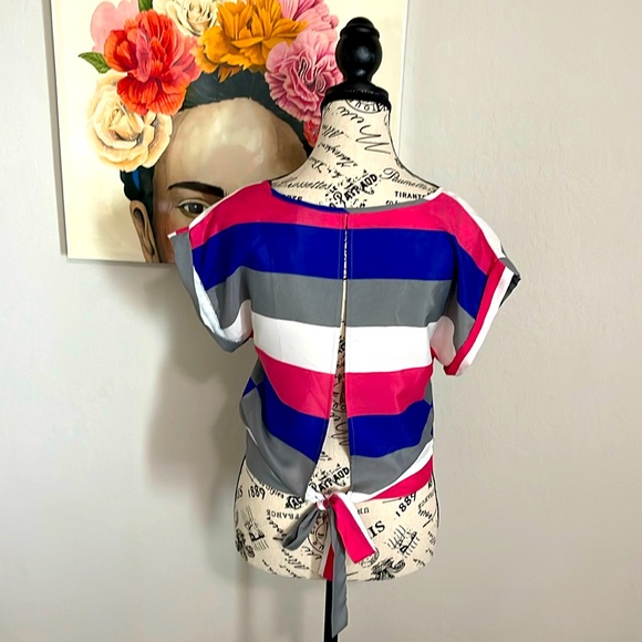 Material Girl Satin shirt, open back, brand nee, size XS - Picture 2 of 6